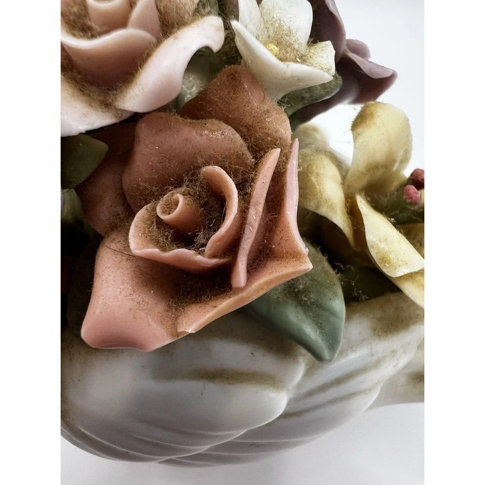 Vtg Swan Y.H. 1999, Fine Porcelain, White Swan 3D Flowers (Some Chips) 4x5